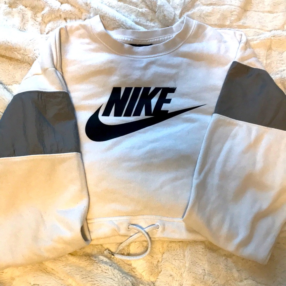 Small Nike crop top sweatshirt